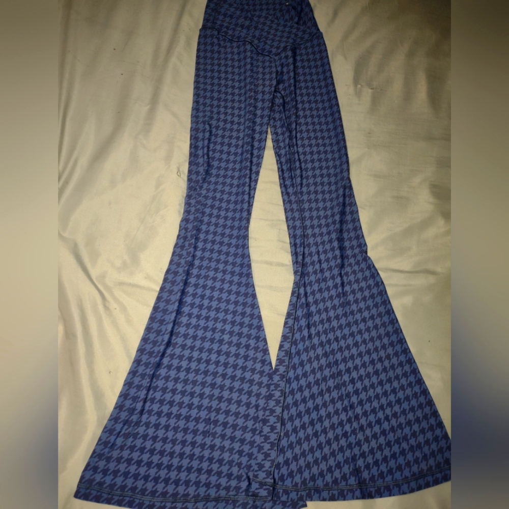Woman's aerie checkered flare leggings